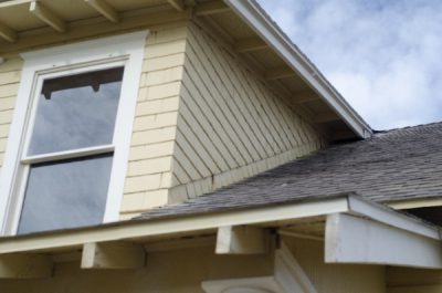 住まいの劣化を防ぐ屋根塗装のタイミング